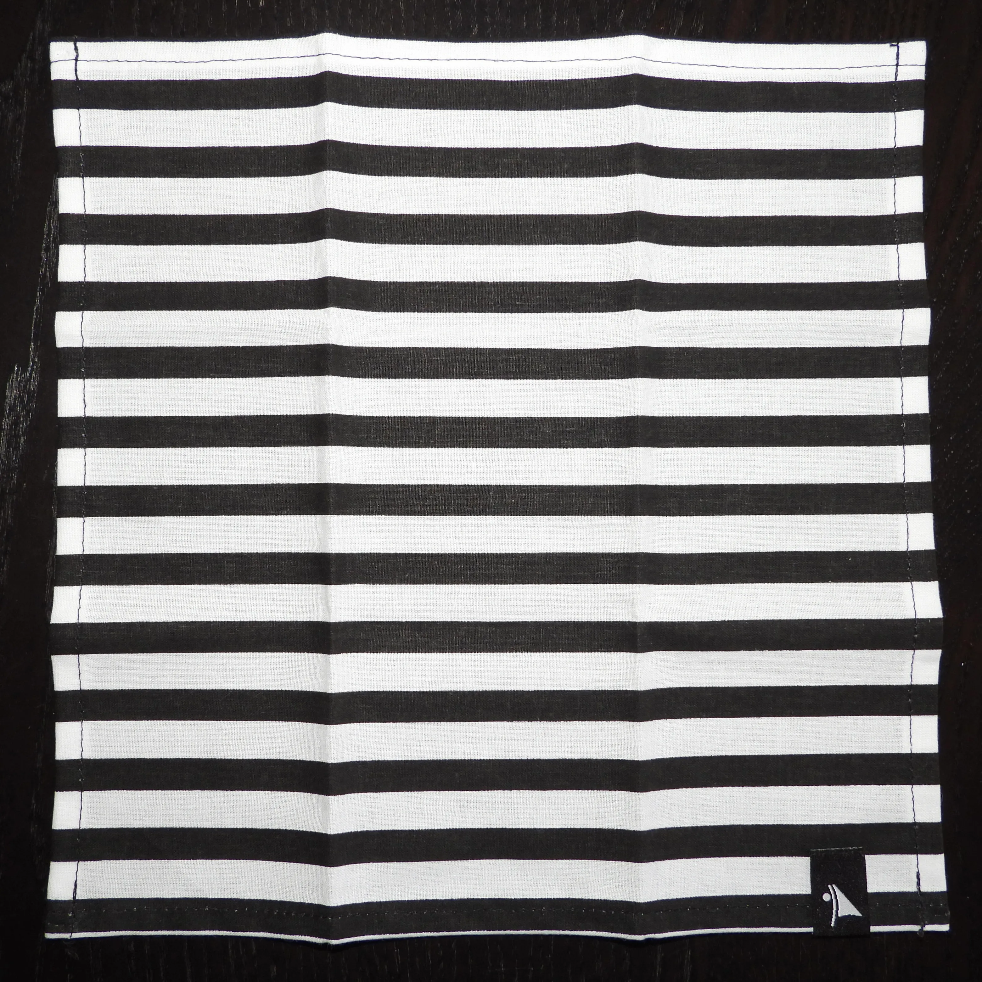 Streifen horizontal, schwarz